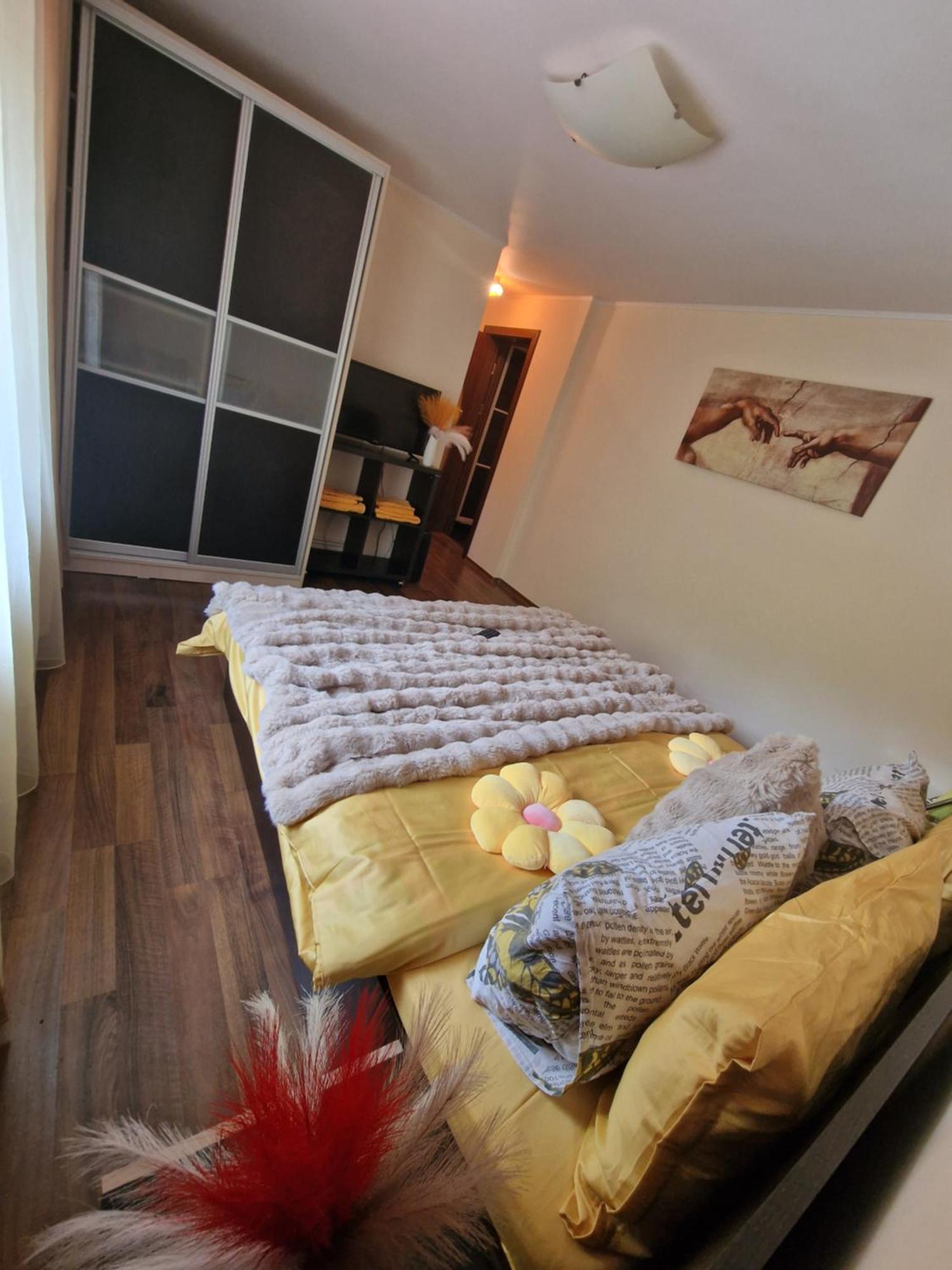Apartament Red & Yellow Slanic Moldova Luaran gambar